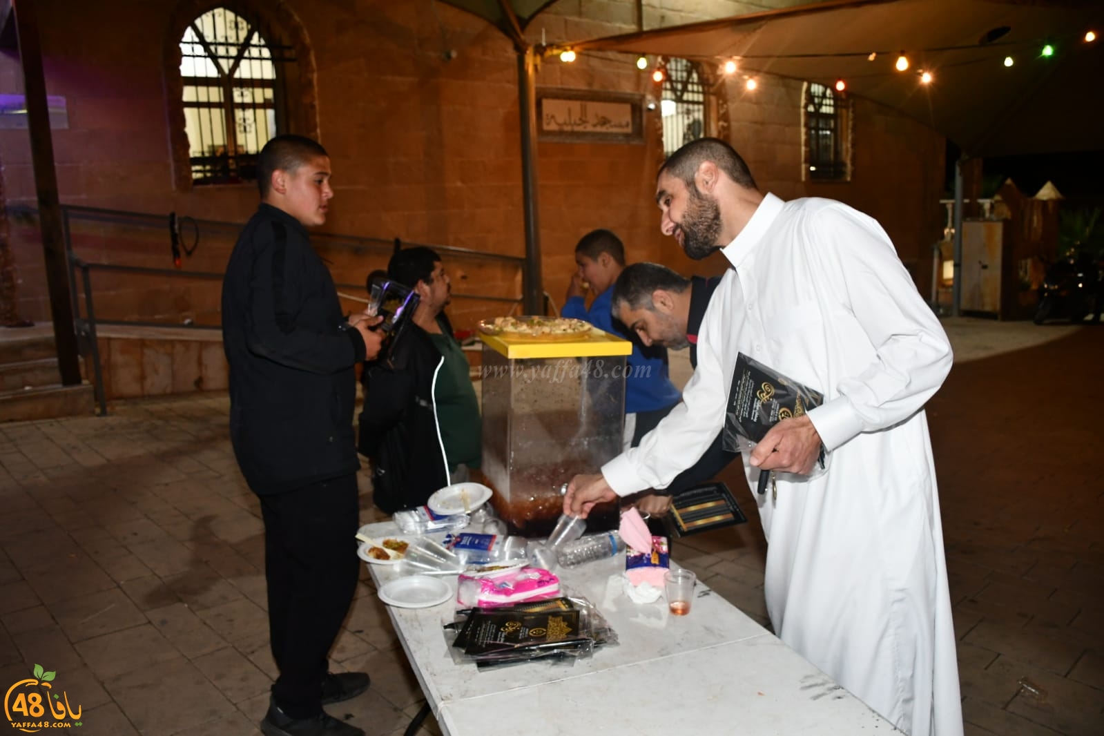  بالصور: أجواء رمضانية مميّزة خلال صلاة التراويح في مسجد الجبلية بيافا 